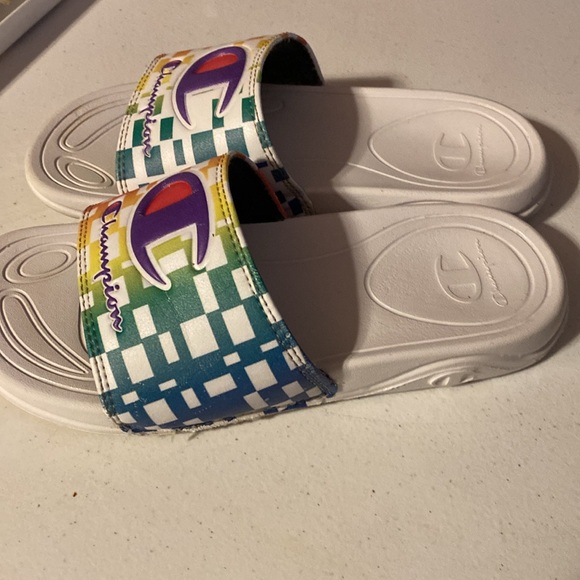 Champion youth slides size 1p. Very gently used. - Picture 5 of 7